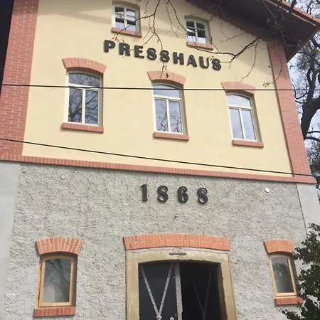 Tatil Evi Lisovna-prazdninovy Dum S Vinnym Sklepem *