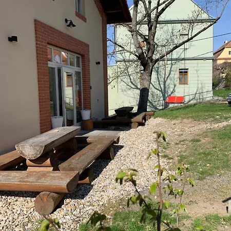 Feriehus Lisovna-prazdninovy Dum S Vinnym Sklepem *