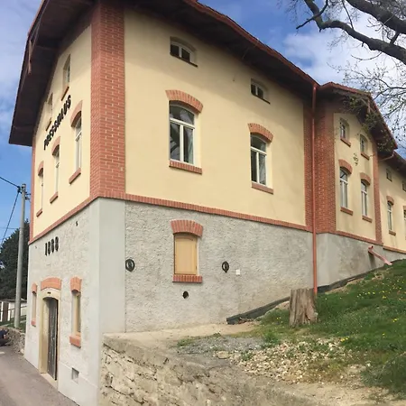 Tatil Evi Lisovna-prazdninovy Dum S Vinnym Sklepem *