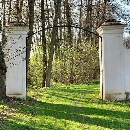 Tatil Evi Lisovna-prazdninovy Dum S Vinnym Sklepem *