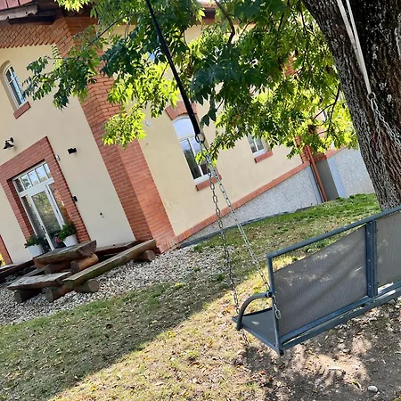 Lisovna-prazdninovy Dum S Vinnym Sklepem Tatil Evi Zerotice